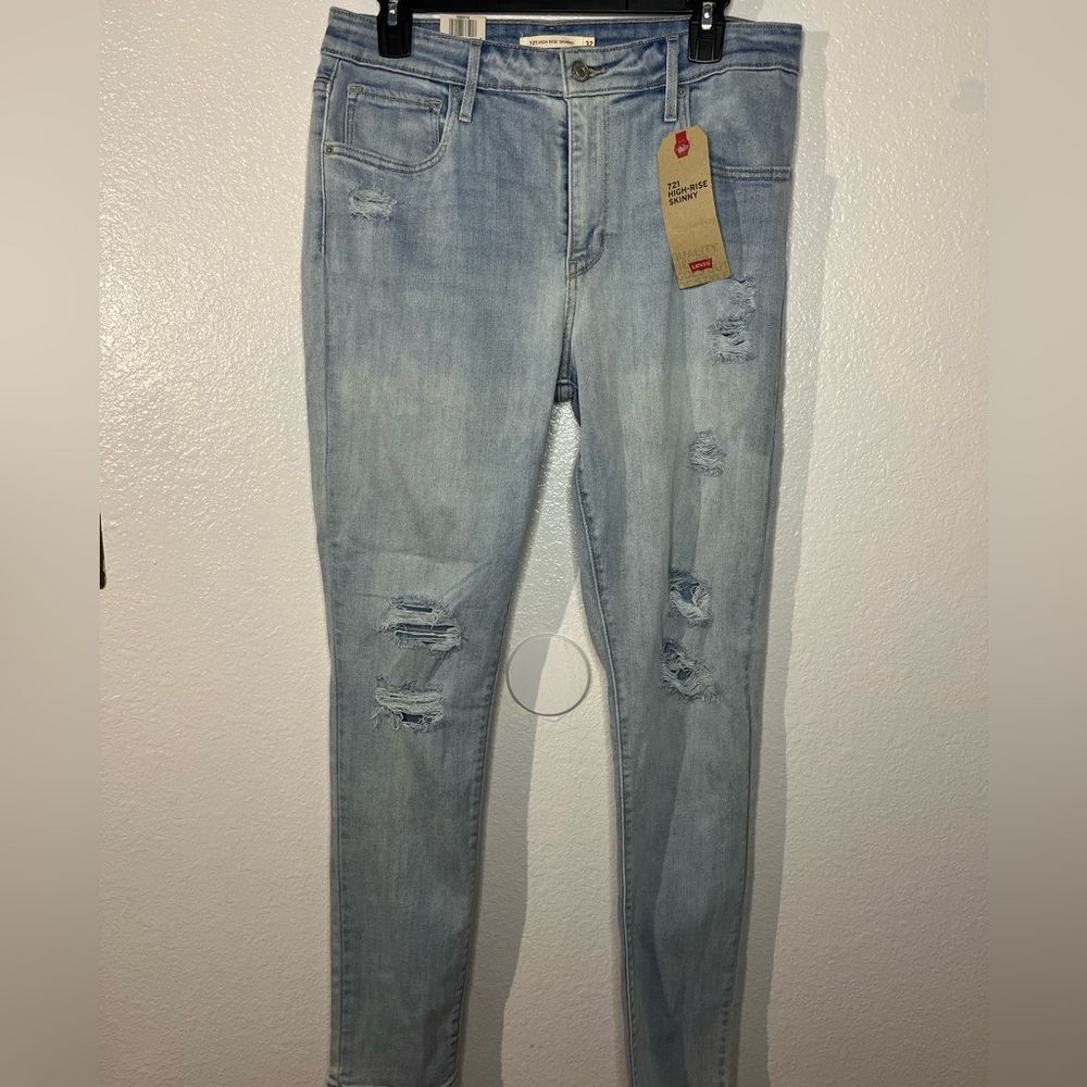 Levi’s 721 high rise ripped skinny jeans size 32X30  NWT
